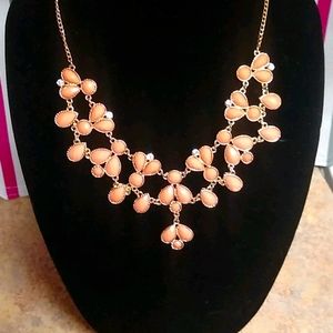 🐾 2 For $16 Stylish Peach Lucite Gem Bib Necklace